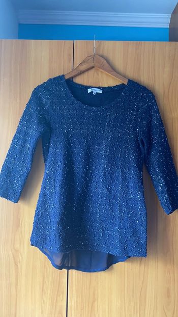 Pull a manche longue bleu marine avec broderie M