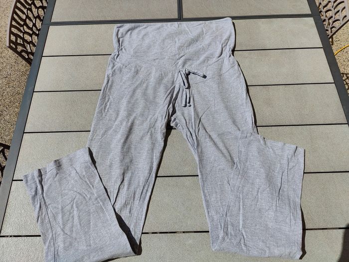 Jogging de grossesse gris taille 42-44 - photo numéro 2
