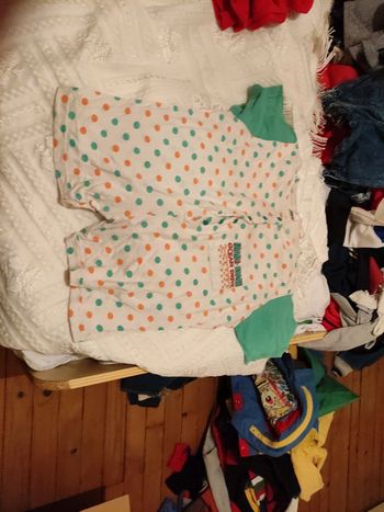 Lot pyjacourt + bas de jogging en 5 ans