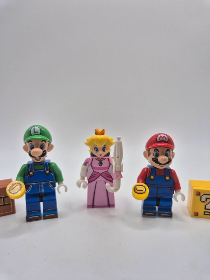 Figurines type lego Mario Princesse Peach Luigi Toad et Yoshi / Super Mario - photo numéro 2