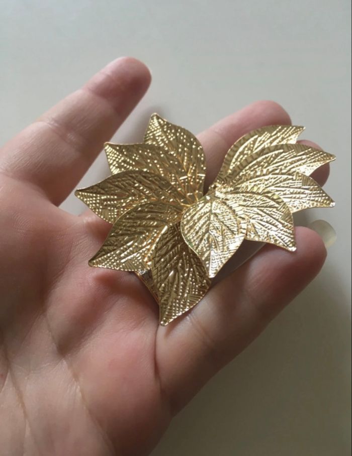 Boucles d’oreilles NEUVES pour femme forme pétales de fleurs  🌼 couleur doré - photo numéro 5