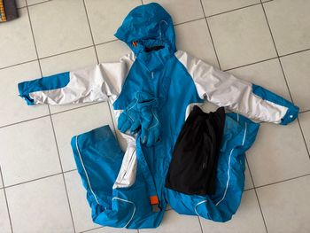 Combinaison de ski enfant T 14 ans avec gants et legging  Décathlon très bon état