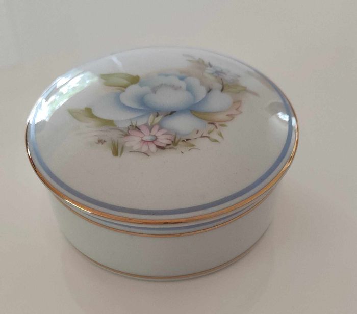 Boite ronde en porcelaine - photo numéro 4