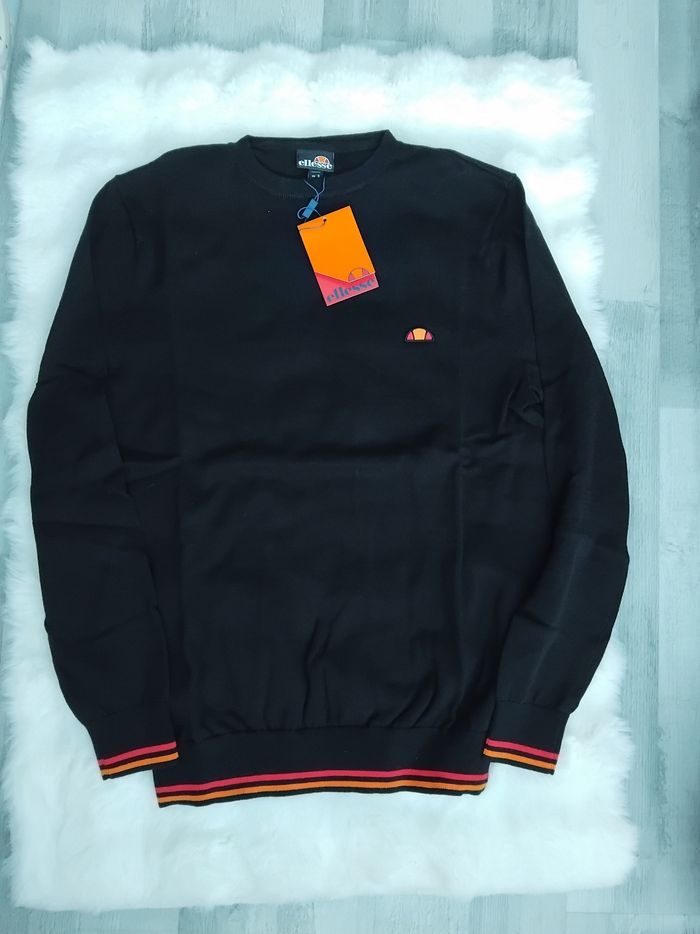 Pull homme Ellesse, neuf avec étiquettes, taille M/48