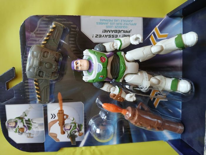 Figurine Buzz l'éclair avec son équipement  Disney Pixar MATTEL - photo numéro 6