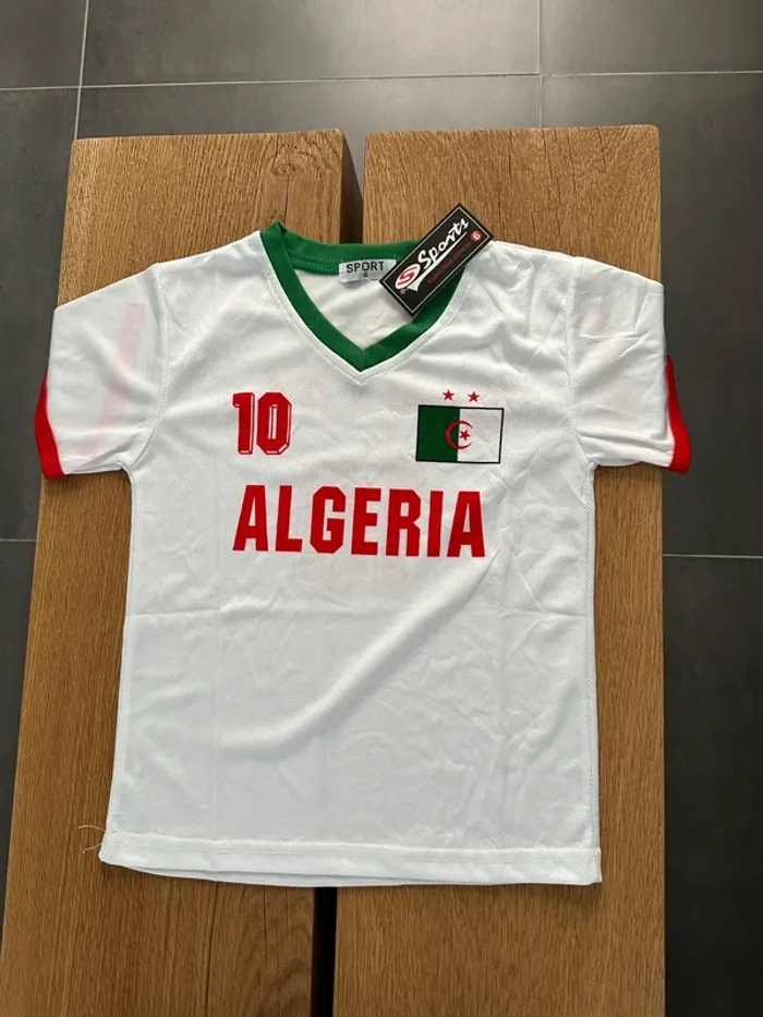 Ensemble, short et T-shirt 6 an - photo numéro 3