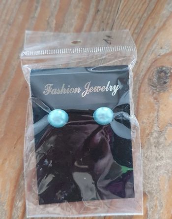 Boucles d'oreilles neuves puces bleues turquoises