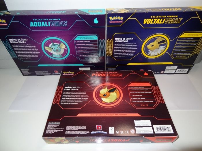 Coffret Pokémon Premium 3 pièces : Aquali / Pyroli / Voltali-VMAX - Neuf - photo numéro 2