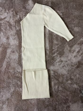 Robe longue à une manche Zara