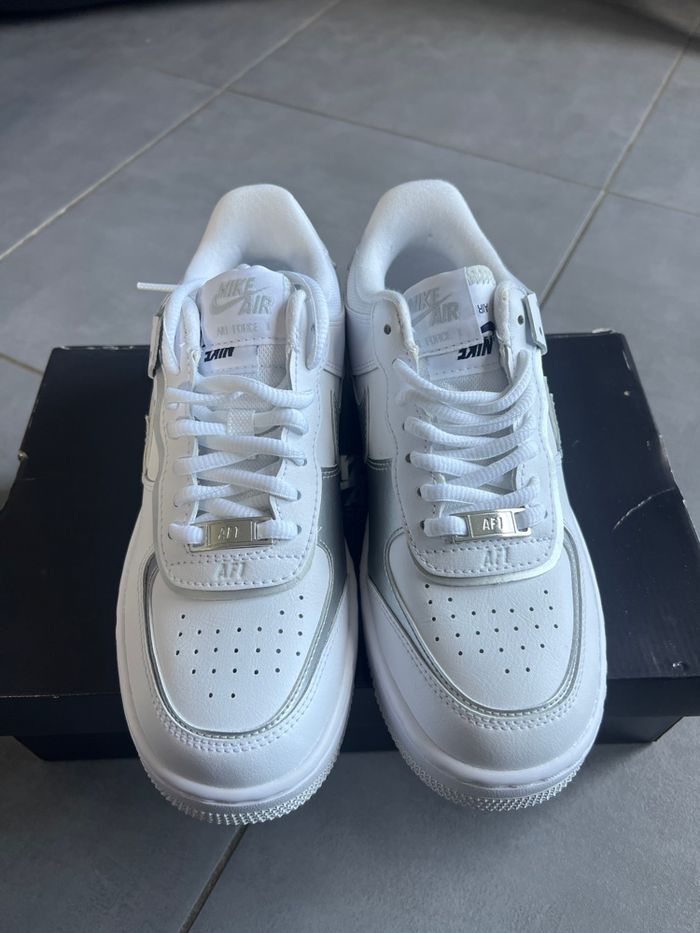 Baskets Nike Air force one taille 37,5