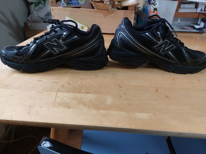 New Balance très bon état ppinture 40 - photo numéro 4