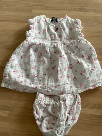 Robe fille, tape-à-l’œil