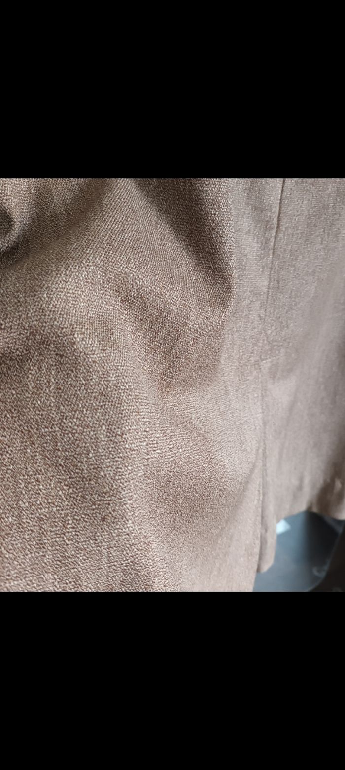 Jolie et élégante jupe chic T40 doublée beige chiné..laine polyester et soie. ..très peu portée 
RODIER - photo numéro 3