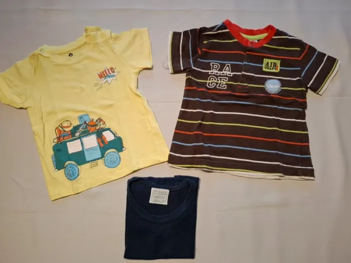 Lot vêtements (chemise t-shirt bodys short salopette) garçon 18 mois - photo numéro 4