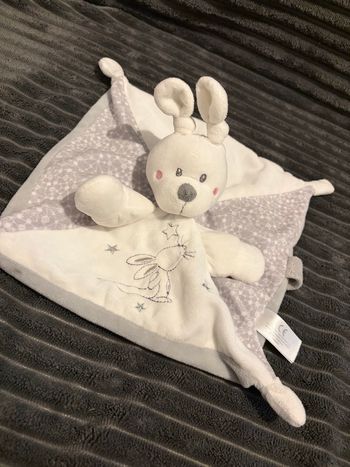 Doudou plat mouchoir lapin gris blanc