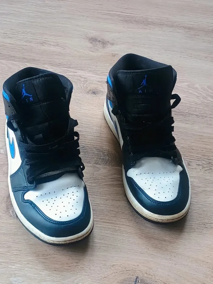 Nike Air Jordan 1 MID - photo numéro 4