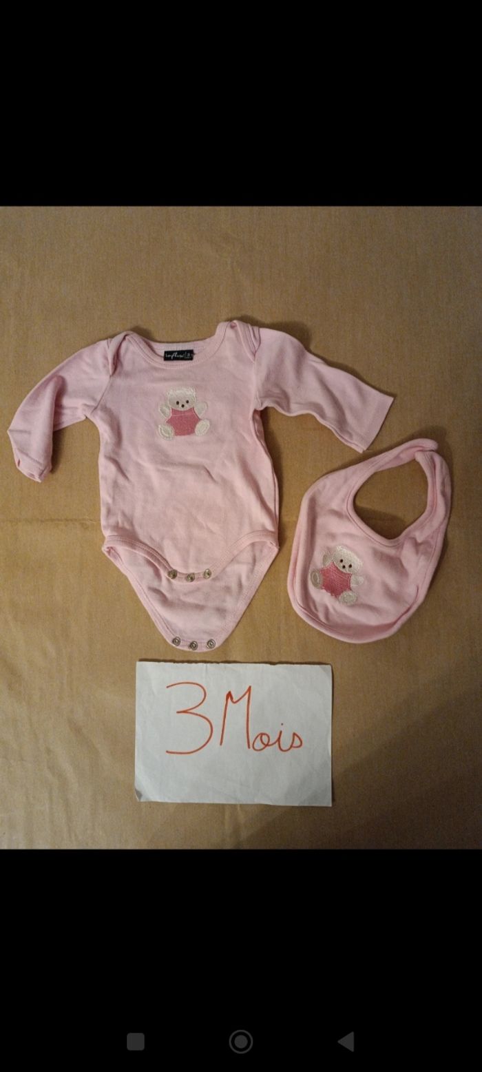 Body ML + bavoir 3 mois