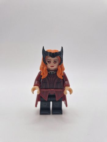 Figurine type lego Wanda sorcière rouge ( Wanda vision ) Marvel