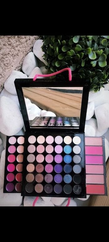 Palette de maquillage Sephora, fard a paupières, rouge à lèvres, fard a joue.