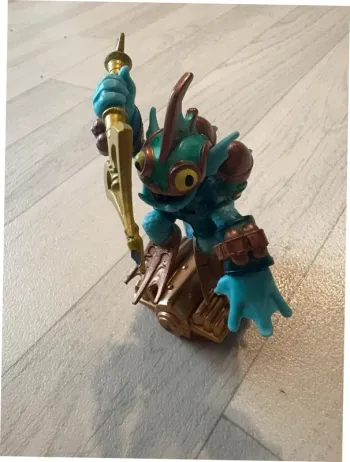 Figurine skylanders gill grunt très bon état