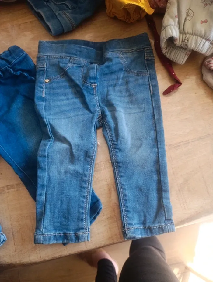 Lot jeans fille 9 mois - photo numéro 4