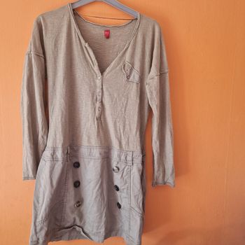 Robe kaki