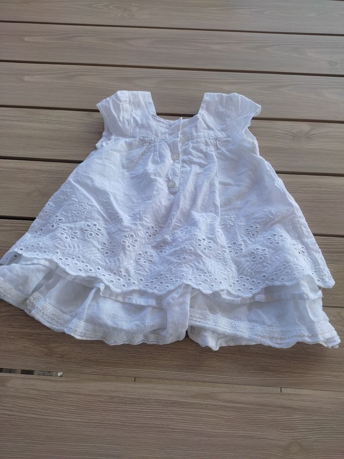 Robe blanche 3 mois - photo numéro 2