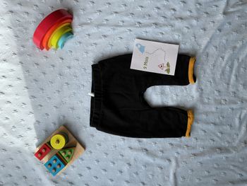 sarouel noir et moutarde doublé taille élastique 9 mois orchestra inscription sur les fesses