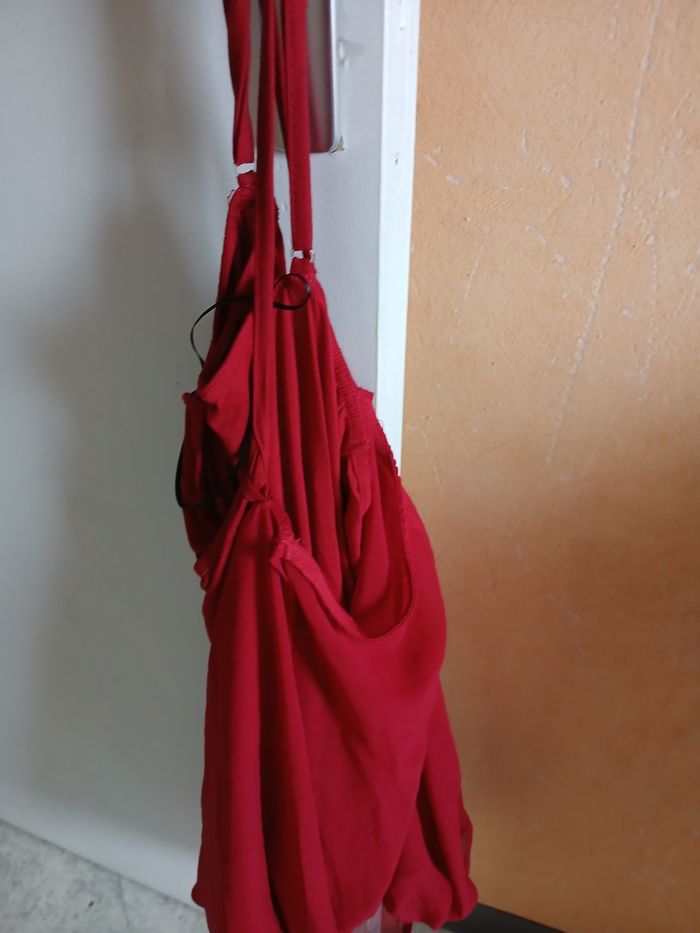 Tee-shirt  rouge  a bretelles