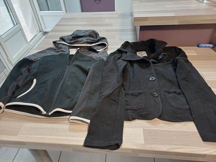 2 vestes pour filles Taille 8 ans
