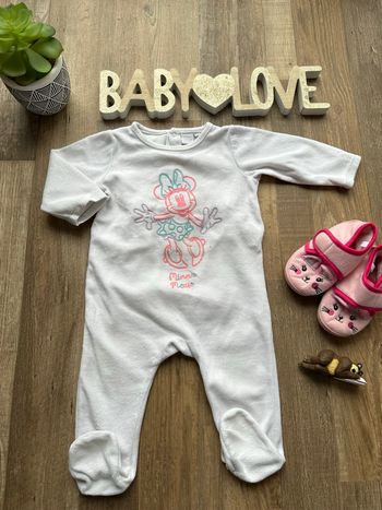- Pyjama Disney     -  9 mois - bon état, petite tache 