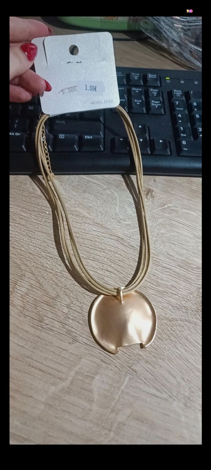 Collier doré - photo numéro 2