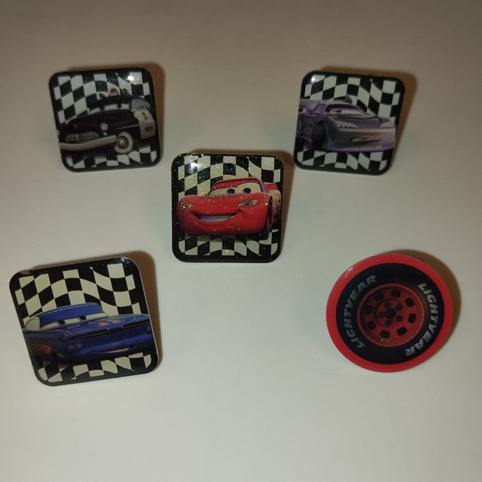 CARS - Lot 5 Pin's Disney Edition Carrefour 2010 - Lot n°13 (OCCASION)