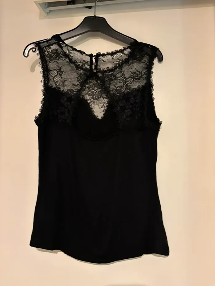 Haut noir chic dentelle La City – Taille 38 - photo numéro 3