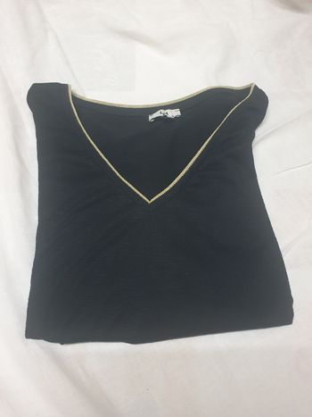 Tee shirt col ouvert