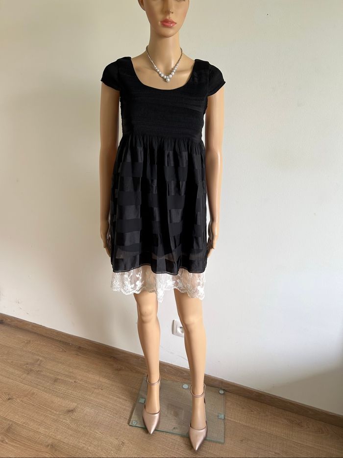 Robe courte noire et blanche Molly Bracken taille M TBE - photo numéro 3