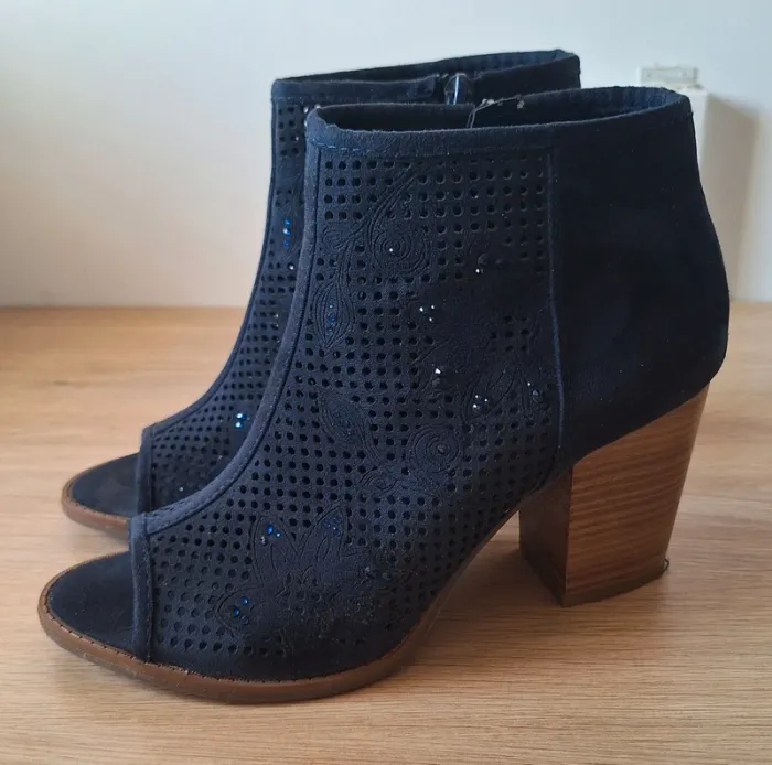 Chaussures ajourees marines à talon 37 - photo numéro 4