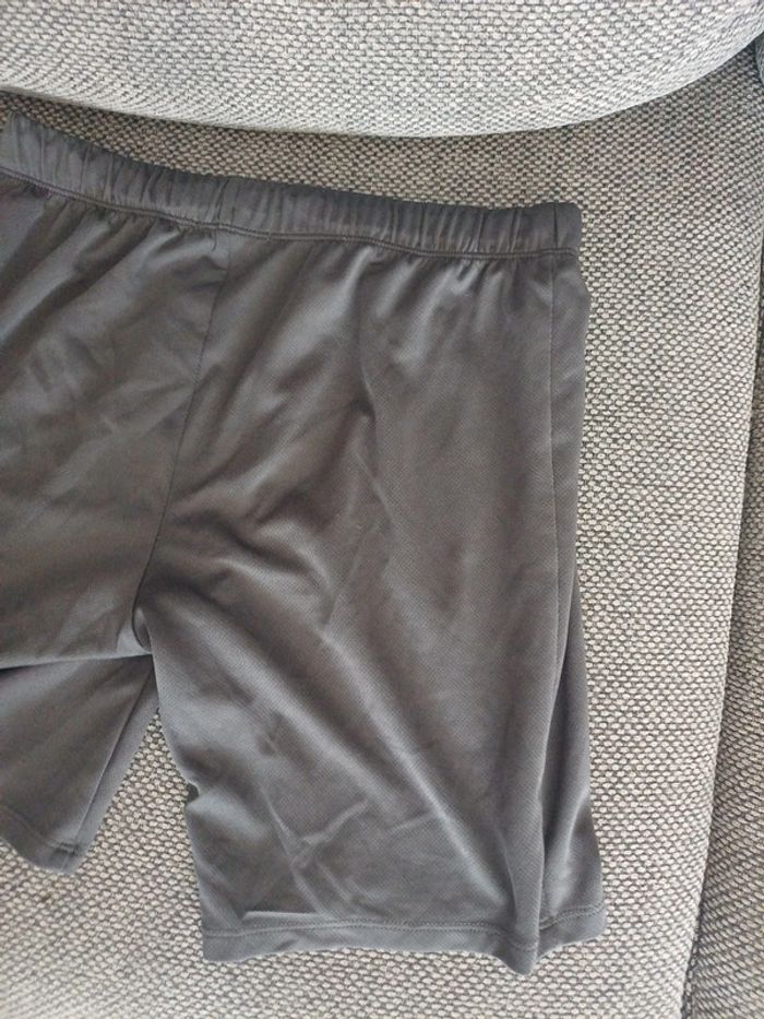 Short gris enfant très bon état Tex 11-12 ans - photo numéro 7