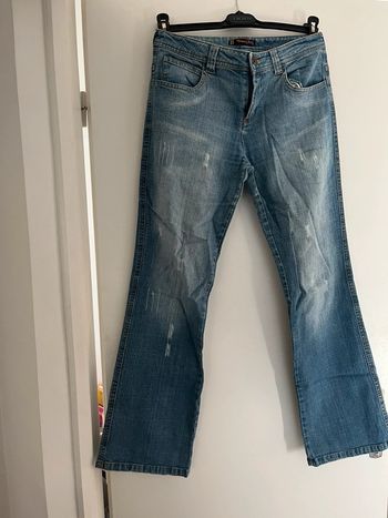 Jeans bleu clair là halle