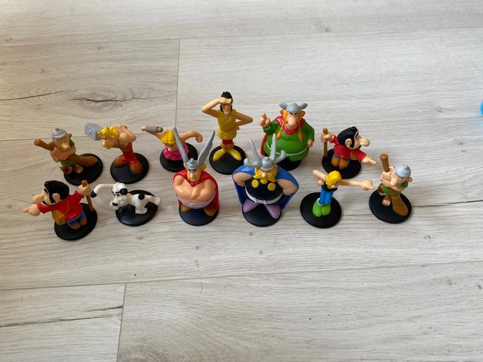 12 Figurines Astérix et Obelix