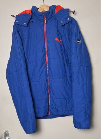 Doudoune Puma bleue et rouge – capuche – chaude – très bon état