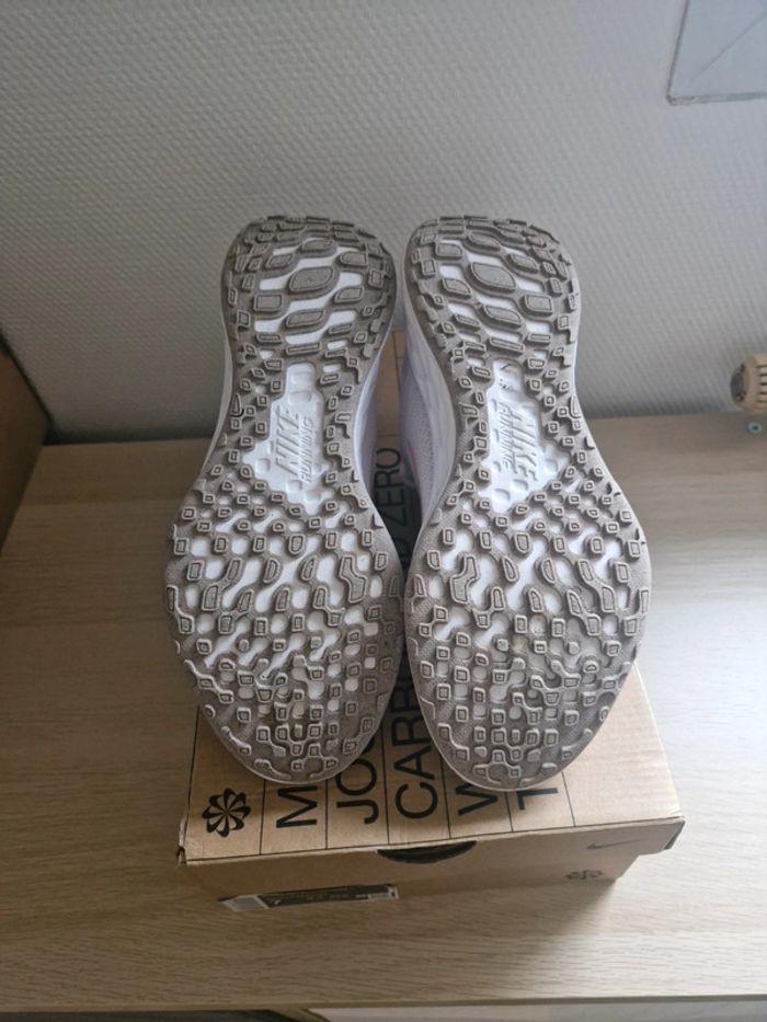 Chaussures Nike neuve - photo numéro 3