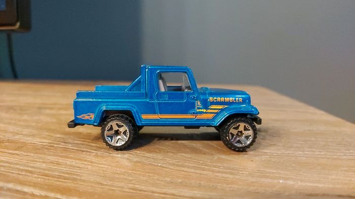 Jeep Chrysler bleue - photo numéro 4