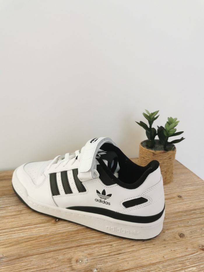Baskets Sneakers en cuir Forum Low Adidas Pointure 43 ⅓ - photo numéro 3