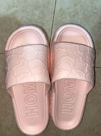 Claquettes  Rose – Neuves – Confort – Motif Relief