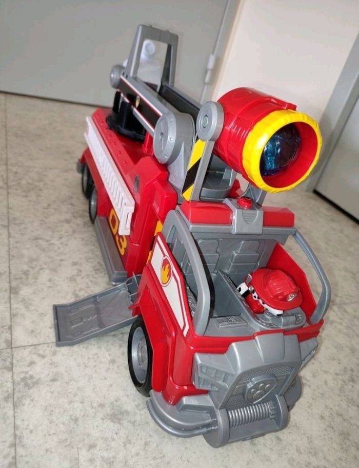 Grand camion de pompiers Marcus - photo numéro 4