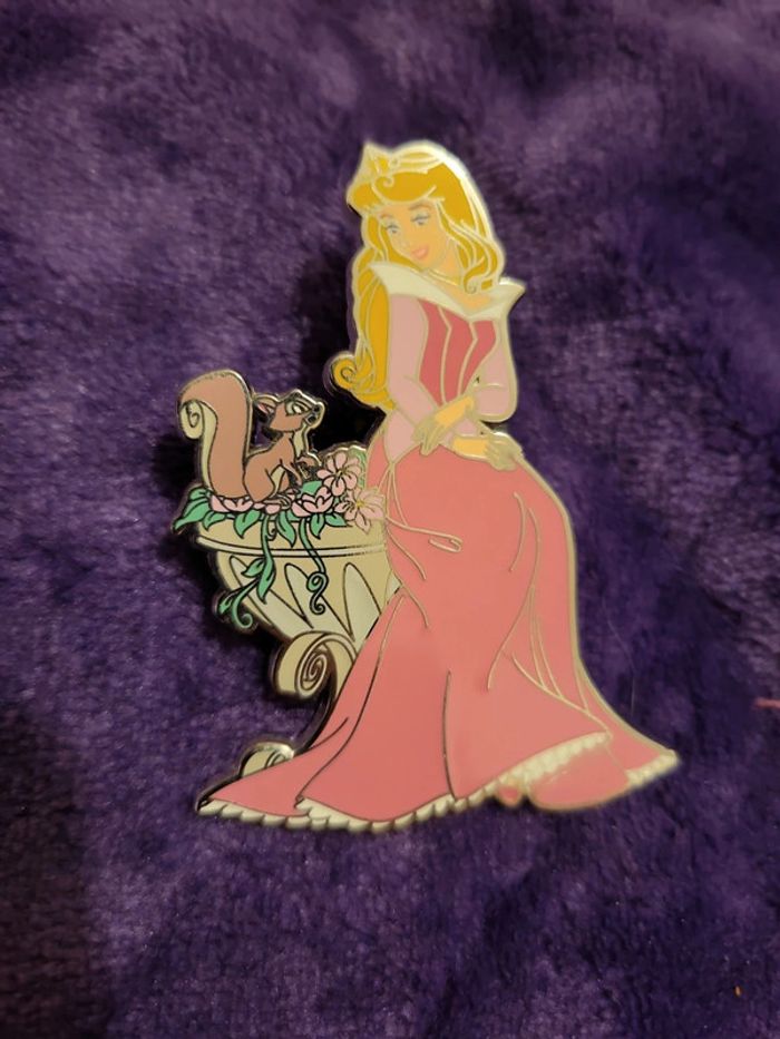 Pins broche princesse aurore disneyland - photo numéro 2