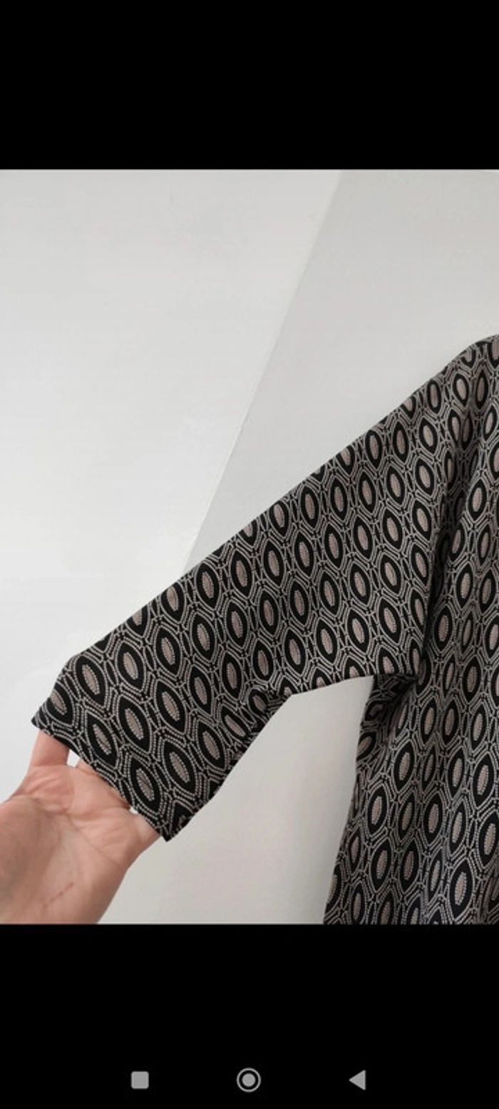 Blouse à motifs noirs et beige dos en dentelle taille S - photo numéro 6