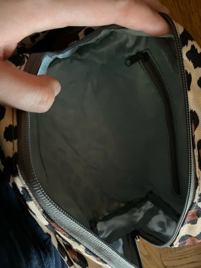 Trousse de toilette et sac de voyage léopard - photo numéro 4