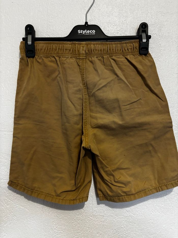 Short moutarde kiabi 7 ans - photo numéro 2
